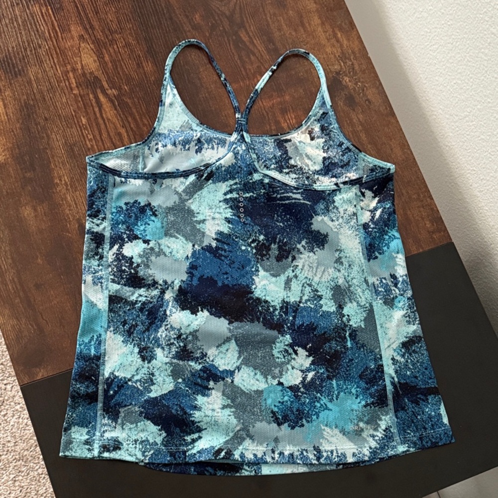 Nike dri-fit top